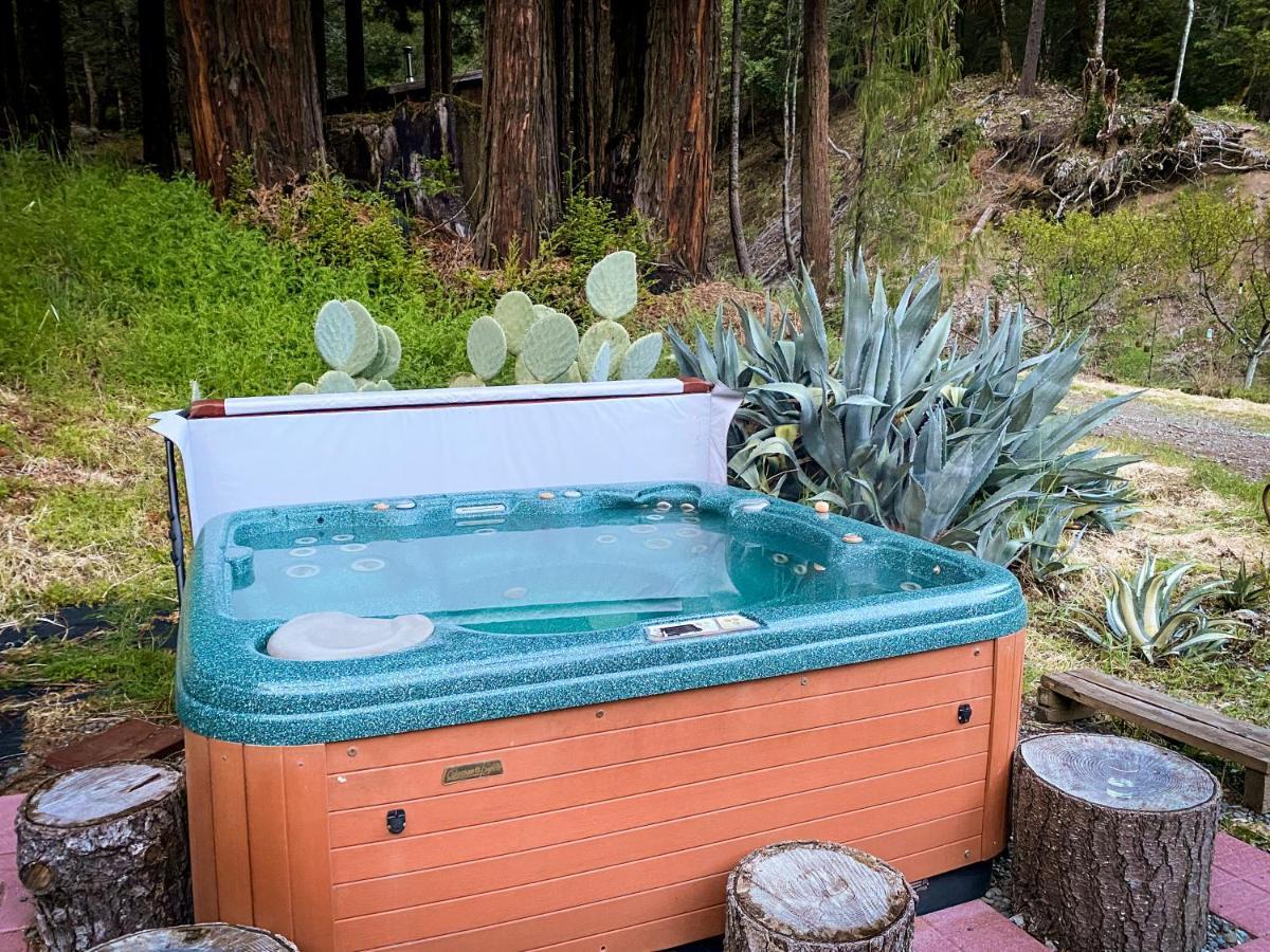Готель Glamping In The Redwoods With A Hot Tub! Ґарбервілл Екстер'єр фото