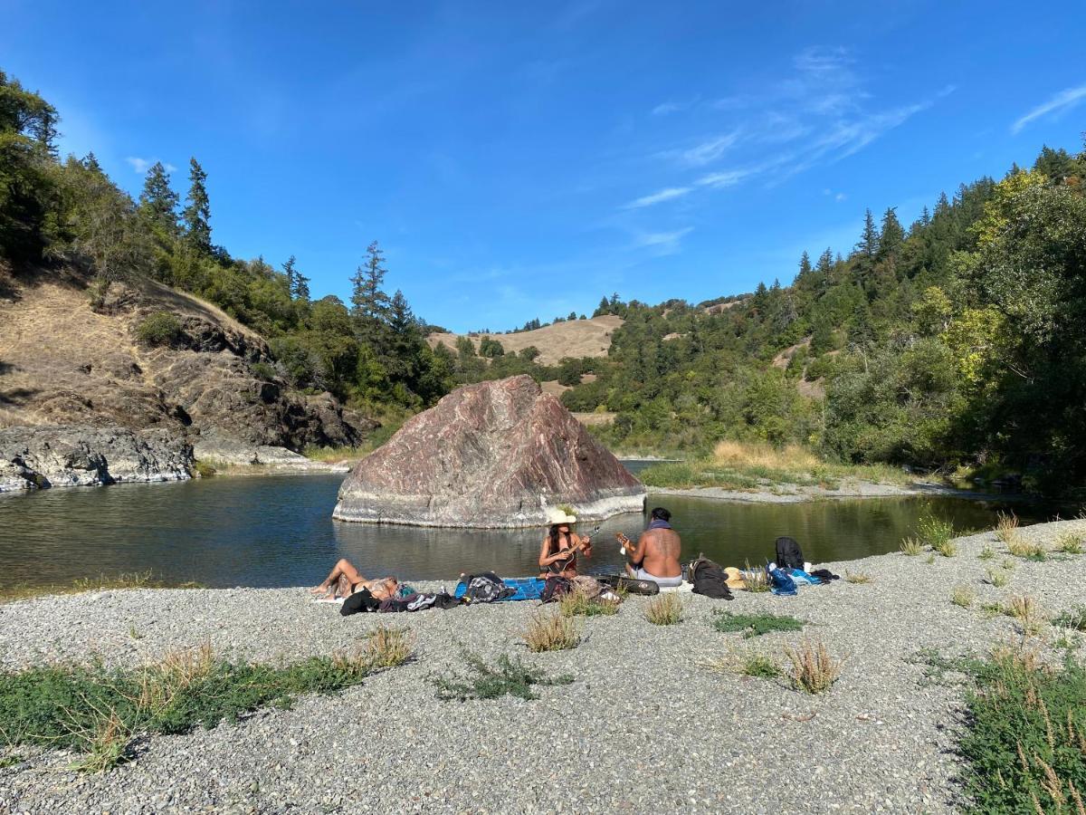 Готель Glamping In The Redwoods With A Hot Tub! Ґарбервілл Екстер'єр фото